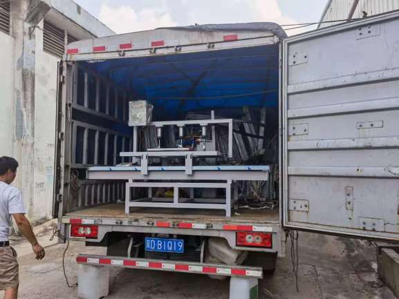 發(fā)往安徽兩臺瓷磚倒角機