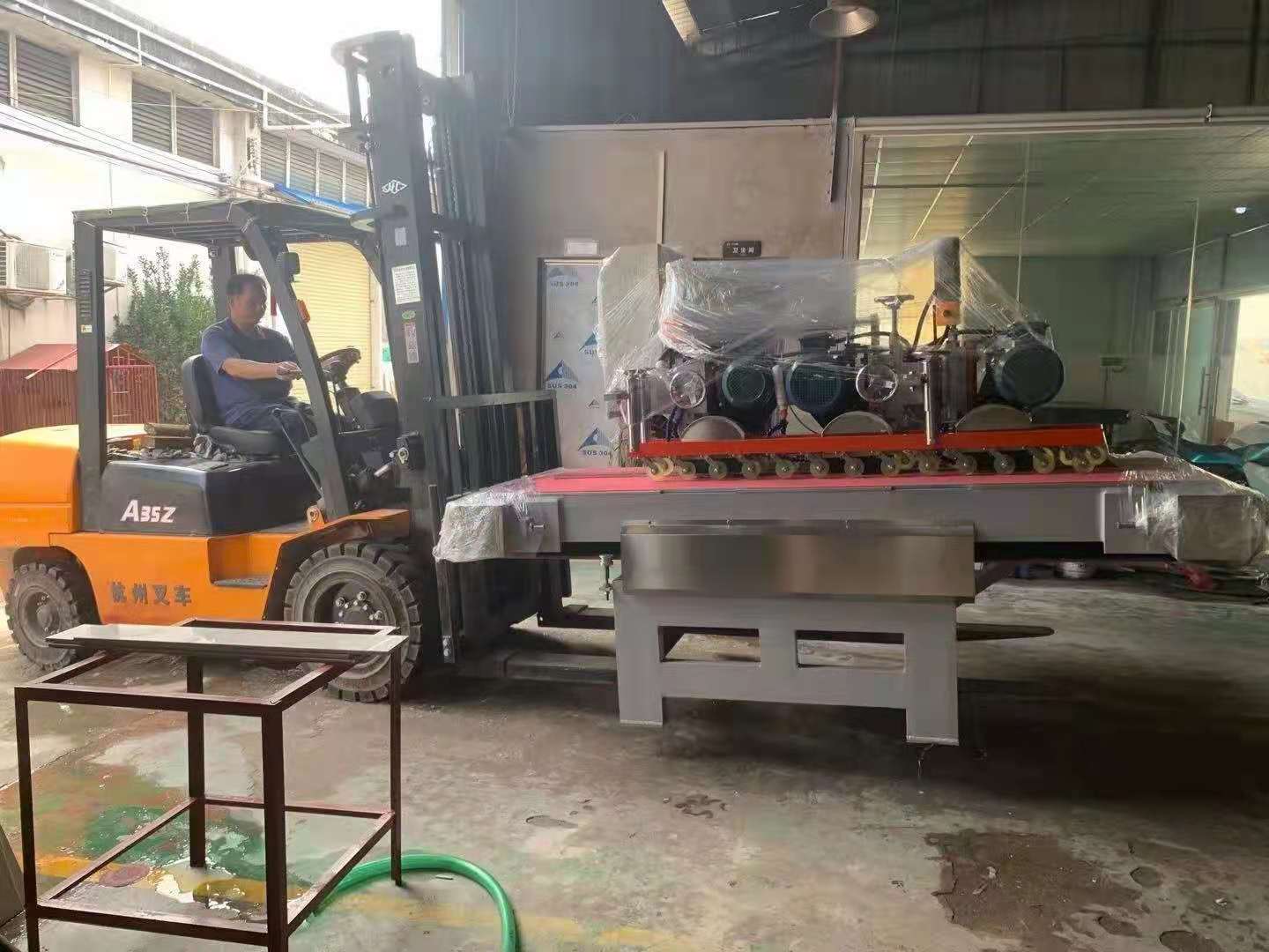 1200型數(shù)控三刀切割機(jī)