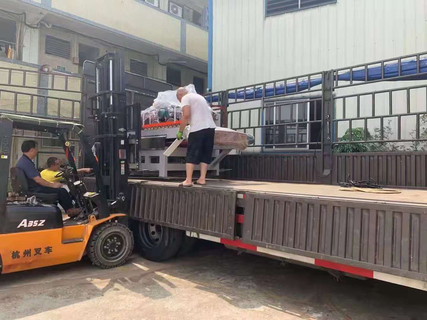 1200型數(shù)控三刀切割機(jī)