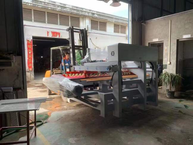 2.4米新款數(shù)控三刀切割機